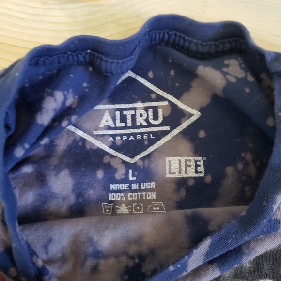 Distressed Altru LIFE Football crop top - Picture 3 of 4